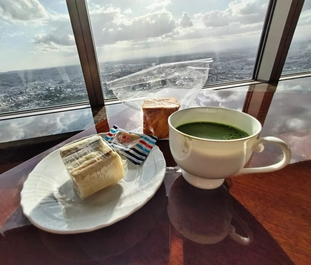 横浜ロイヤルパークホテルのクラブラウンジのアフターヌーンタイムに食べたメニューの写真