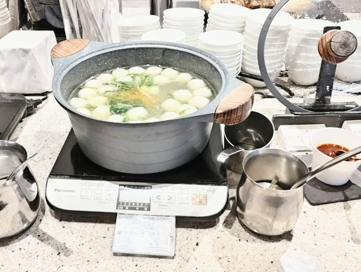 ハイアットリージェンシー横浜の朝食ブッフェで提供されていた海老団子スープの写